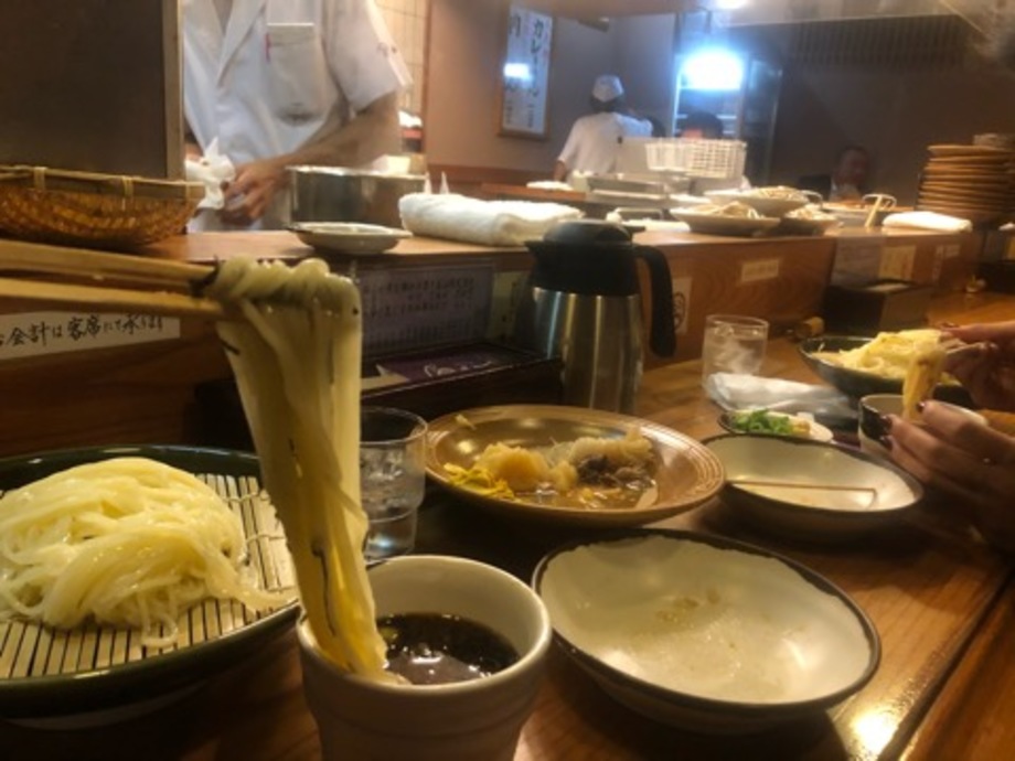 私のお勧めは 北新地のうどん屋 香川 の細ザルうどんです グルメ おすすめ紹介 スタッフblog 大阪の再生中古トラック専門店 販売 買取 トラック１２３