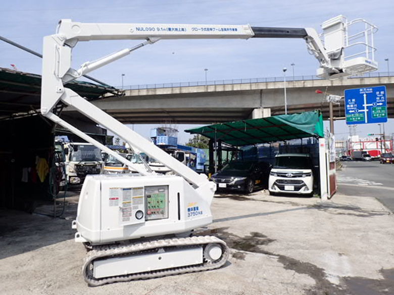 クローラ高所作業車　型番不明　メーカー不明　全動作確認　クローラ多少ヒビ有　現状 クローラ高所作業車 型番不明 メーカー不明 全動作確認 クローラ多少