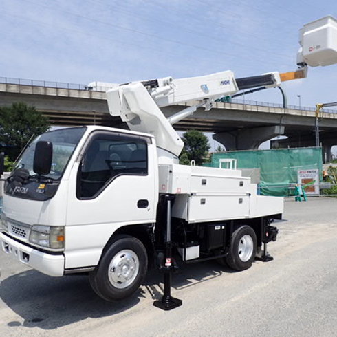 いすゞエルフ高所作業車