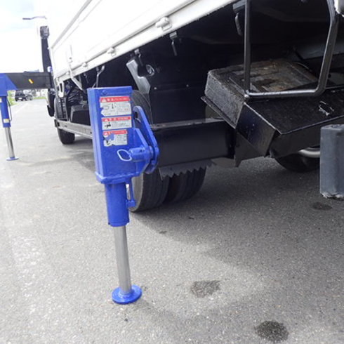 リヤジャッキ付きクレーン車販売