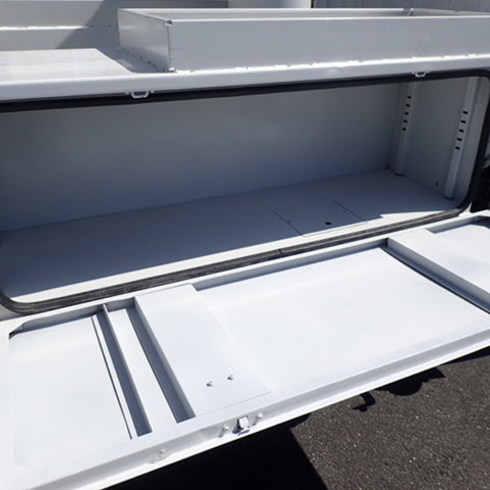 左右工具箱　TRUCK123 有限会社フリーマーケット123　看板設置　外壁塗装