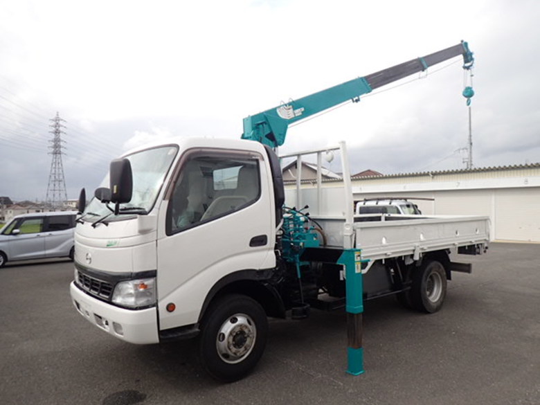 中古 2トン 3段クレーン  トラック 売ります。 中古 売ります。  3段クレーン 2トン トラック