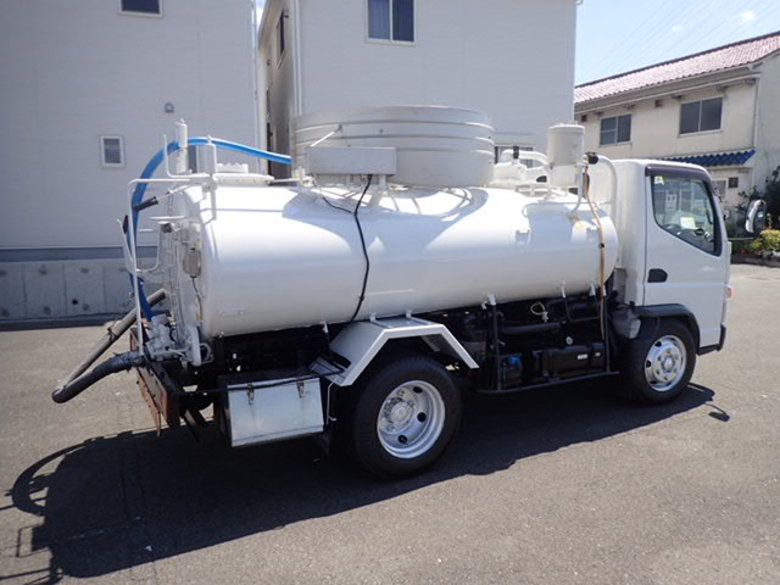 バキュームカーってどんな車 環境整備の強力な担い手 し尿収集を効率的にサポートします バキュームカー 基礎知識 スタッフblog 大阪の再生中古トラック専門店 販売 買取 トラック１２３