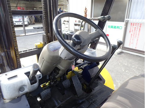 荷物積込　貨物　港　ターミナル