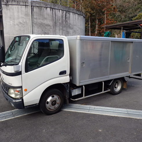 トヨタ　ダイナ　ボトルカー　アルミバン　2t