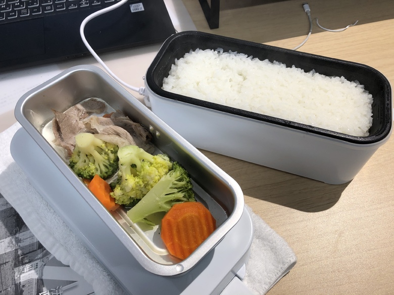 超高速2段弁当箱炊飯器を使ってみました!下には無洗米、上には冷凍野菜