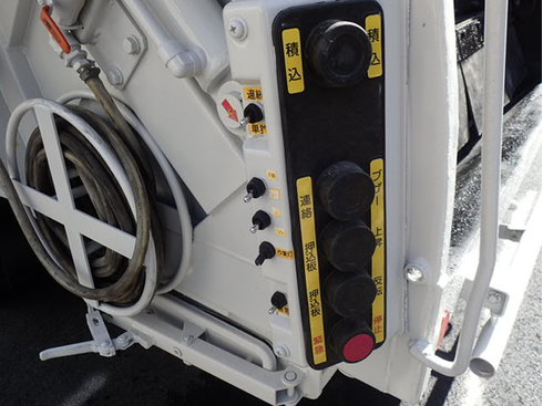 連続スイッチ プレス式パッカー車