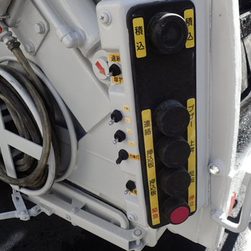 連続スイッチ プレス式パッカー車