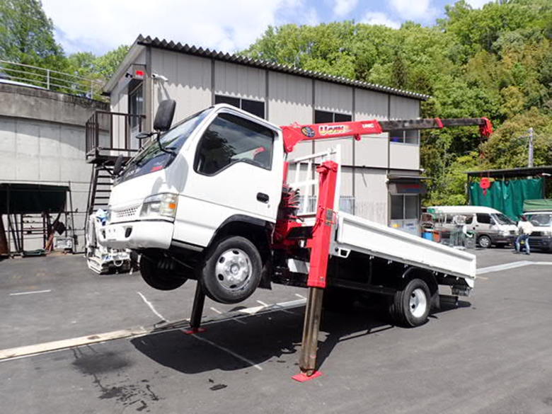 トラッククレーン ジャッキクレーン