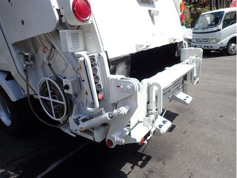 ゴミ回収 使い分け　高容積　機能性　小型トラック
