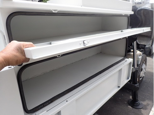 左右工具箱　サビ・腐食なし　レンタルトラック　レンタル高所作業車