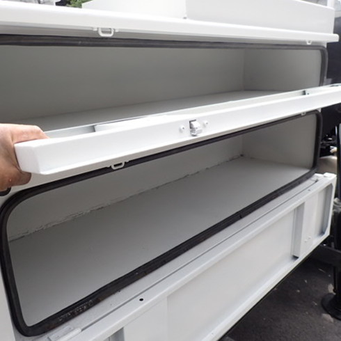 左右工具箱　サビ・腐食なし　レンタルトラック　レンタル高所作業車