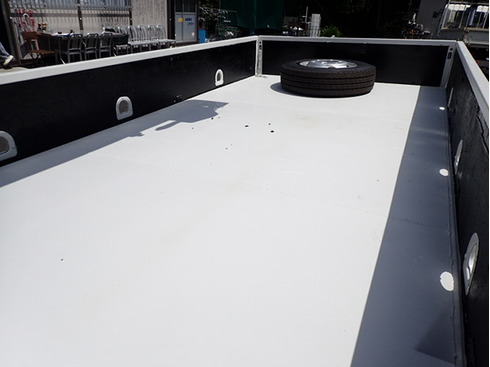 床鉄板 アオリ穴　はしごかけ　荷台下工具箱　アオリ水平チェーン