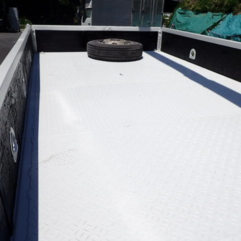 足場　鉄筋　建設　設備　運送