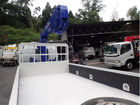 セイコーラック アオリ三方上部アングル補強 アオリ穴　アオリ水平チェーン　アオリ三方上部アングル補強