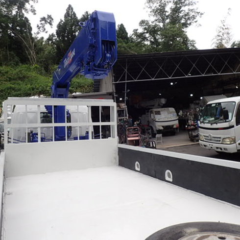 セイコーラック アオリ三方上部アングル補強 アオリ穴　アオリ水平チェーン　アオリ三方上部アングル補強