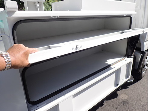 左右工具箱　TRUCK123 有限会社フリーマーケット123　看板設置　外壁塗装