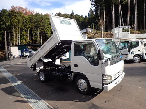 小型ダンプ 3t　いすゞ　エルフ