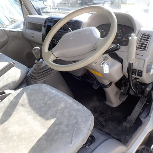 エアコン　パワステ　パワーウインドウ　エアバック　バックカメラ