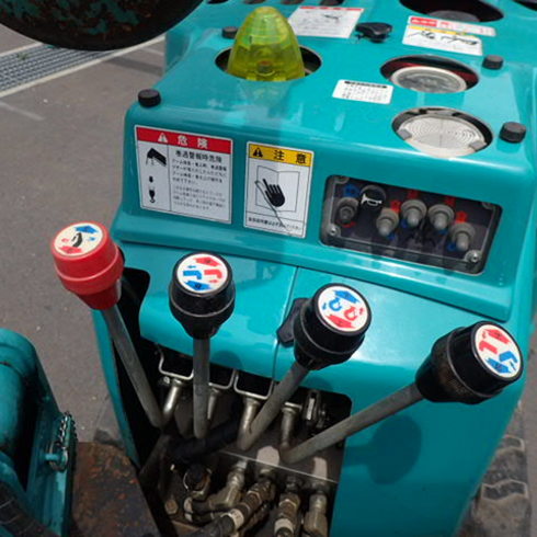 小型多脚クレーン　多用途　造園　石材　公共工事