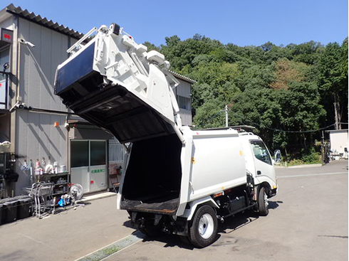 ごみ収集車　清掃車　プレス式　圧縮版式　万能