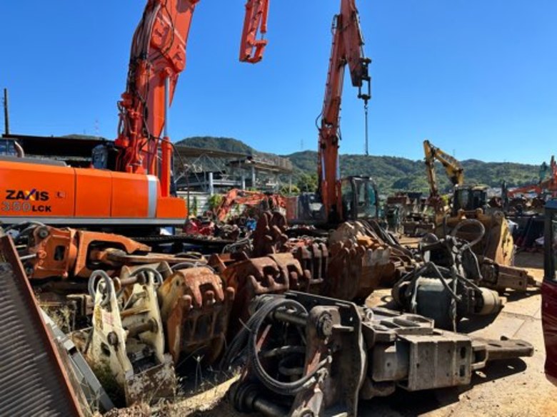 大阪府交野市、中古の建機・重機・アタッチメント販売 株式会社吉行重機(ヨシユキ)、ショベルカーや解体機を始め、ブルドーザー、ローラー、トラック ...