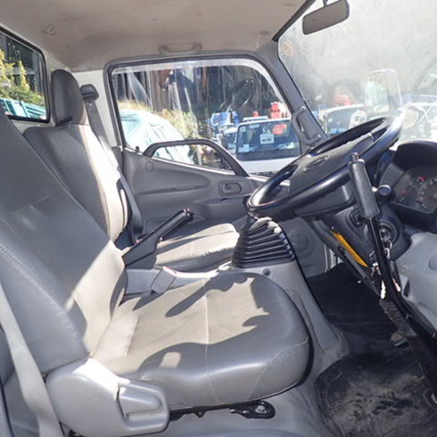 パートタイム4WD　坂道発進補助装置 アイドリングストップ　排ガス浄化マフラー装着車