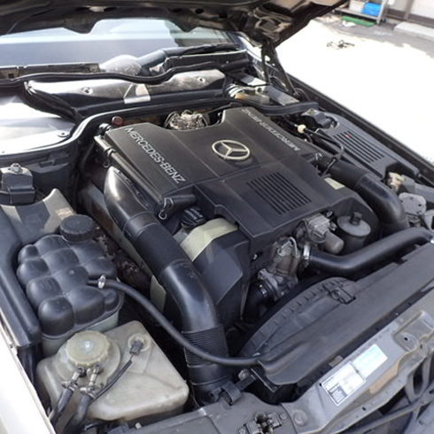 V型8気筒DOHC　4.97L　ガソリン 330馬力