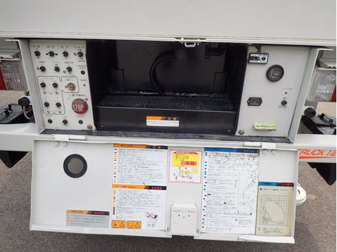 ジャッキ自動セット　アース　格納　はしごかけ　アース