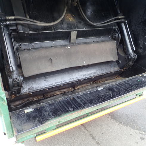 ゴミ　収集　回収　集塵車　清掃車