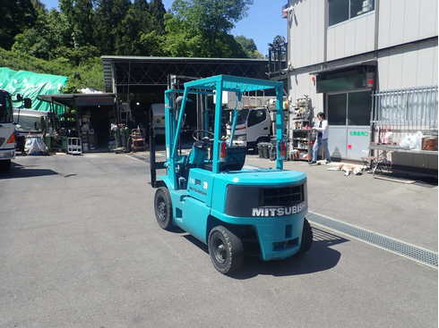 積み下ろし　工場　倉庫　運搬