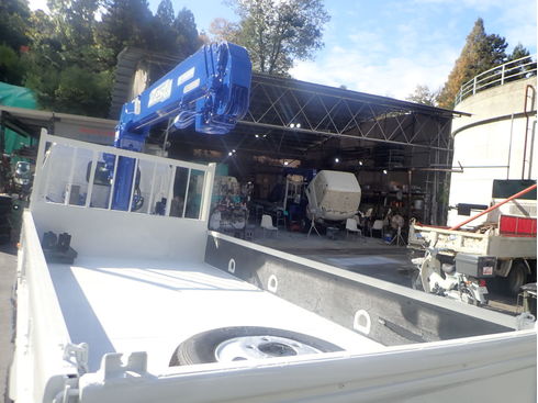 TOYOBODY　床鉄板　アオリ穴　セイコーラック 横ネタ補強