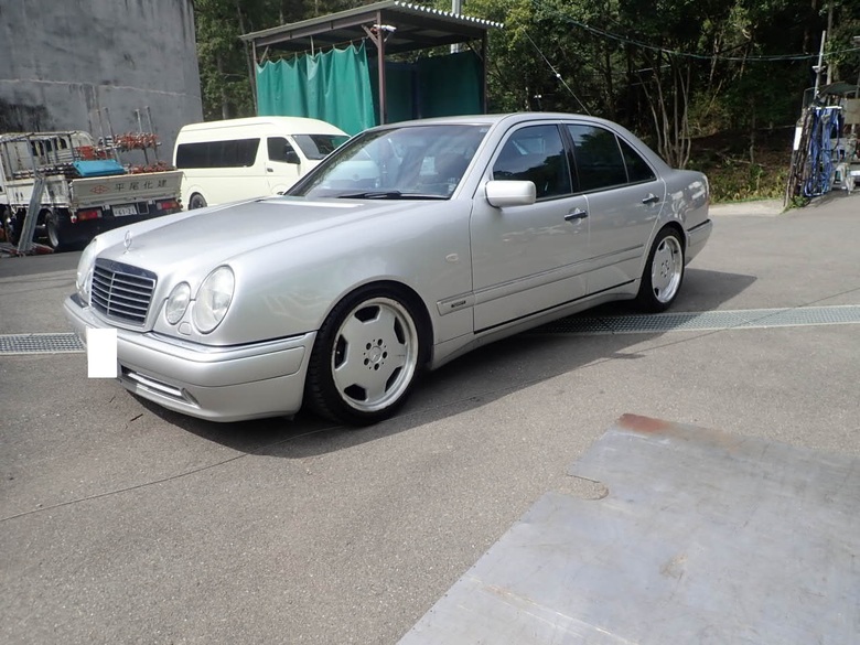 AMG E55 メルセデス・ベンツ Mercedes-Benz W210型 ハンドメイド Hand Built V8 NAエンジン搭載モデル ...