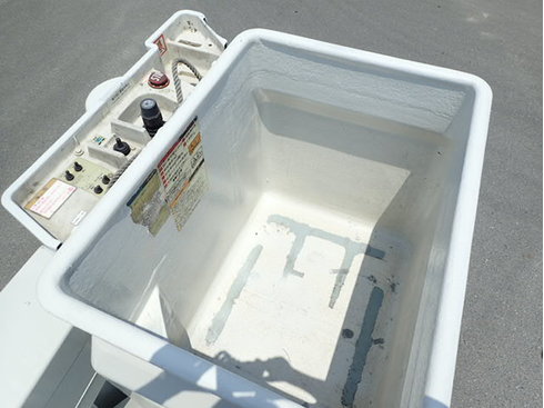 FRPバケット　塗装　工具箱　アース　夜間工事