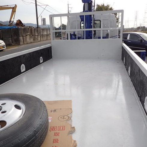 トラック 荷台　床鉄板　アングル　補強